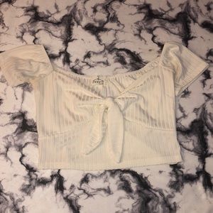 White cropped blouse with knot in the front